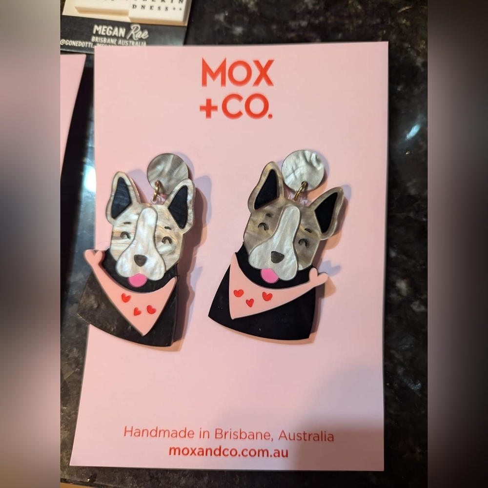 NWT/IP😍 MOX & CO 🐶❤️🐕‍🦺 VALENTINE DOGS🦮❤️🐶 acrylic dangle EARRINGS (posts)